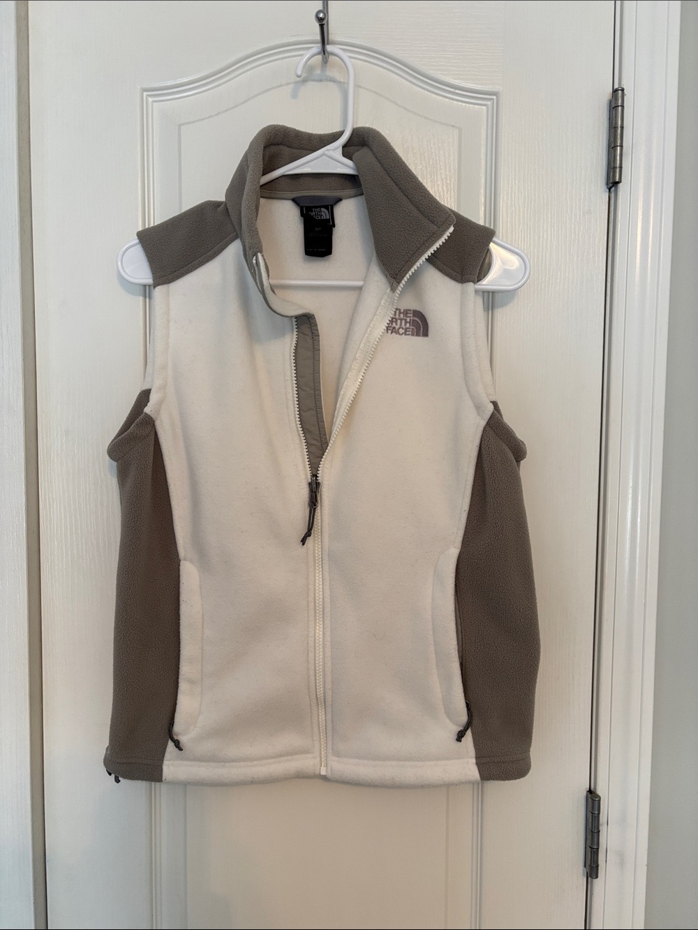 The North Face Flight Series fleece vest in white and gray size Small